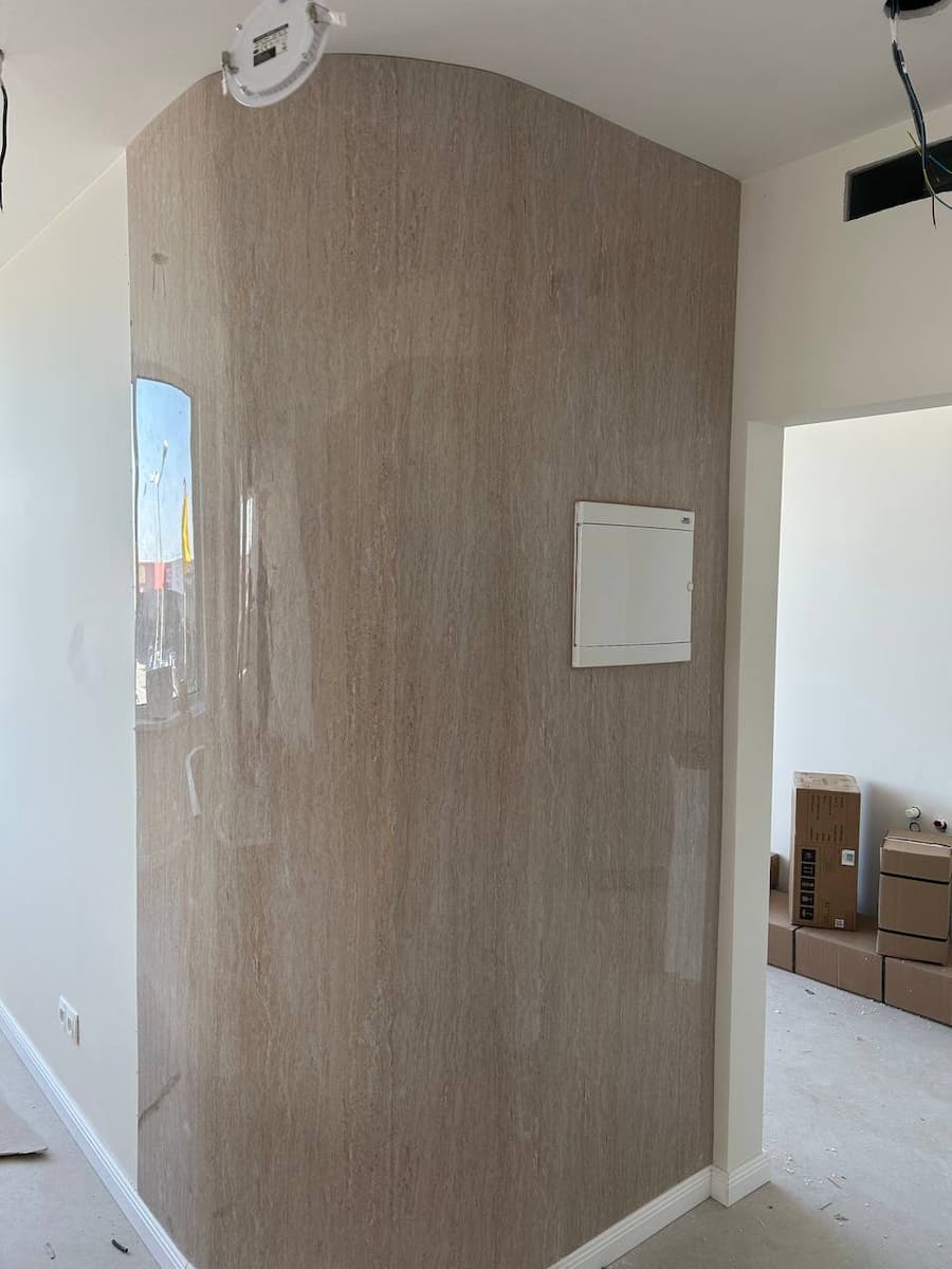 Aplikácia PVC panelu na zakrivenom povrchu s odborným spracovaním